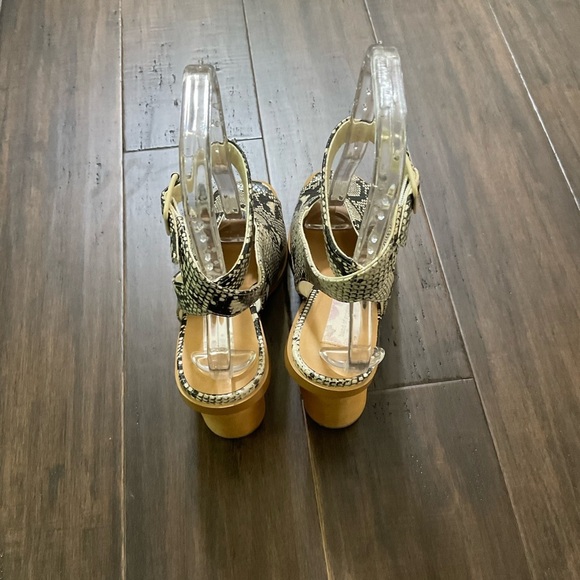 Band Of The Gypsies Animal Print Vegan Leather Ankle Strap Sandal Heels Size 8 - Picture 3 of 8